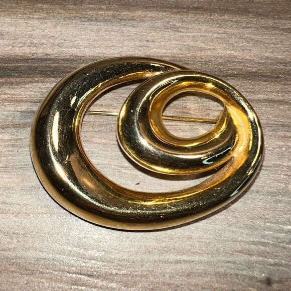 Givenchy Chunky Sculptural Brooch/Pin Paris Gold Tone Signed Classic Collector - Picture 4 of 6